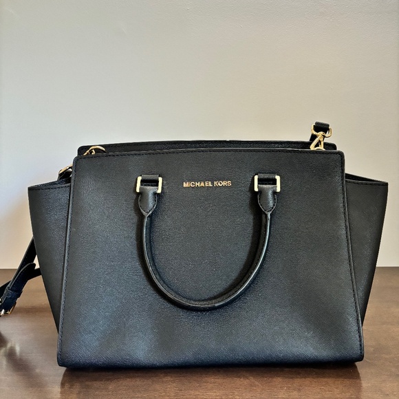 Michael Kors Handbags - Michael Kors Saffiano Leather Handle Handbag